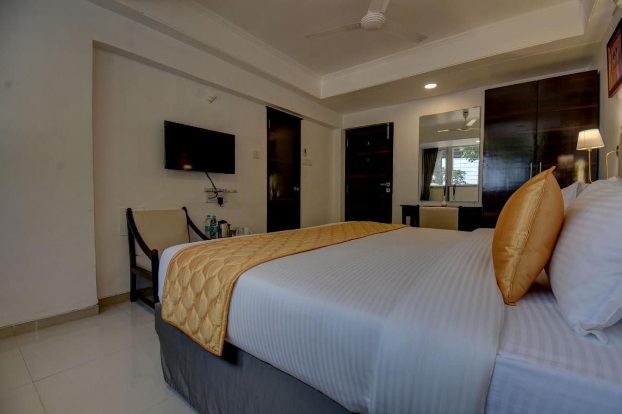 Elite Hotel Лонавала Экстерьер фото
