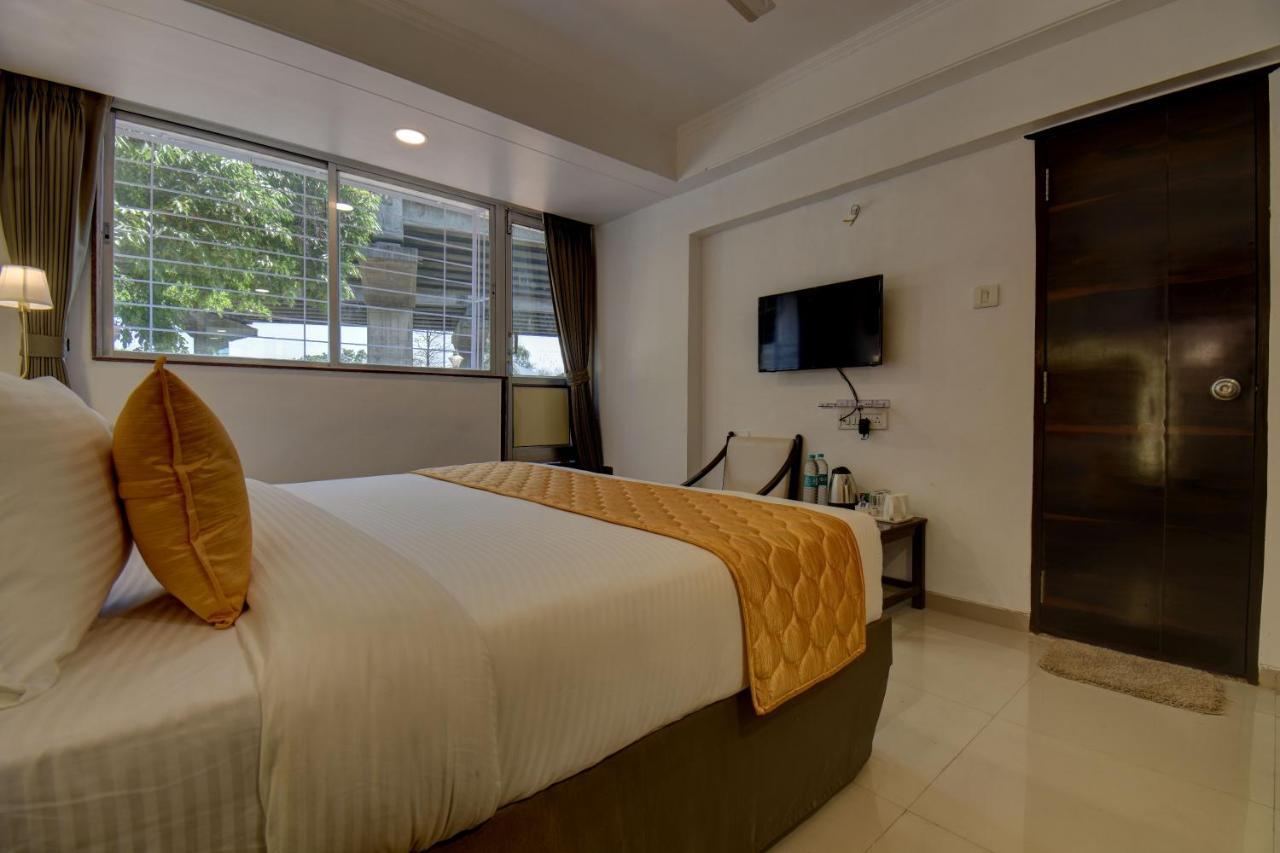 Elite Hotel Лонавала Экстерьер фото