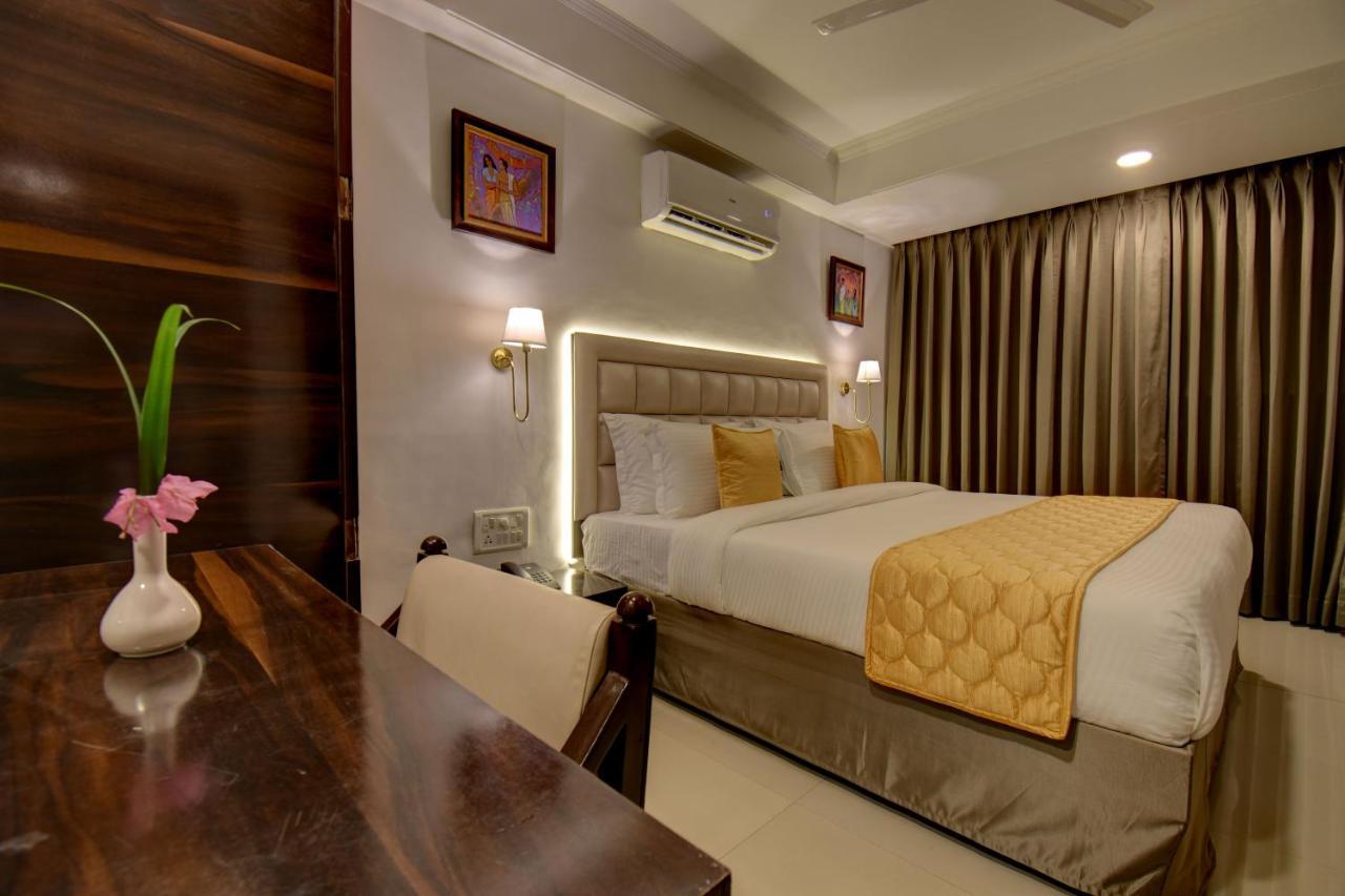 Elite Hotel Лонавала Экстерьер фото