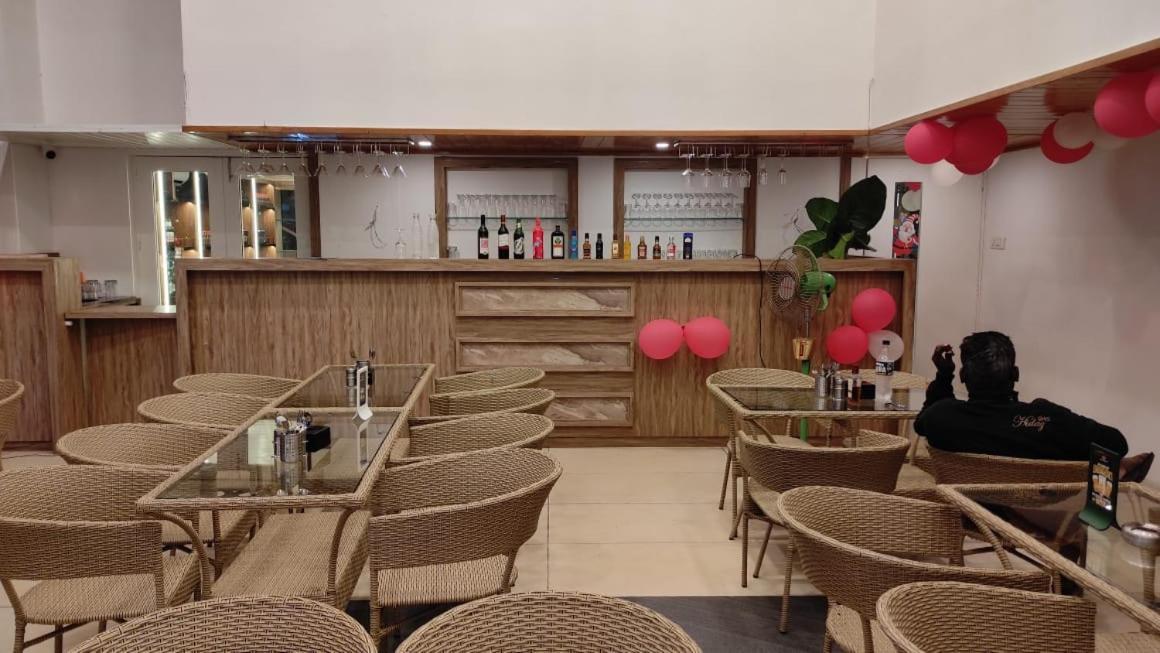 Elite Hotel Лонавала Экстерьер фото
